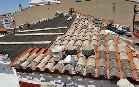 montaje de tejados de tejas en parla, madrid
