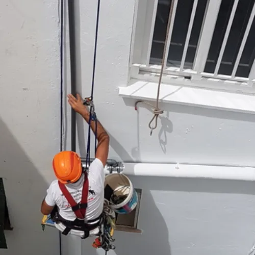 pintar fachada de comunidad de propietarios en parla, madrid